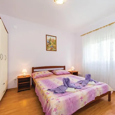 Gorgeous In Novigrad With Kitchen Prázdninový dům