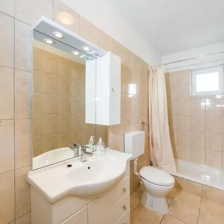 Prázdninový dům Gorgeous In Novigrad With Kitchen *
