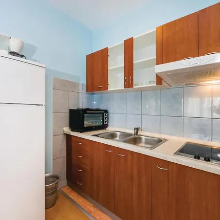 Gorgeous In Novigrad With Kitchen Prázdninový dům Novigrad (Dalmatia)