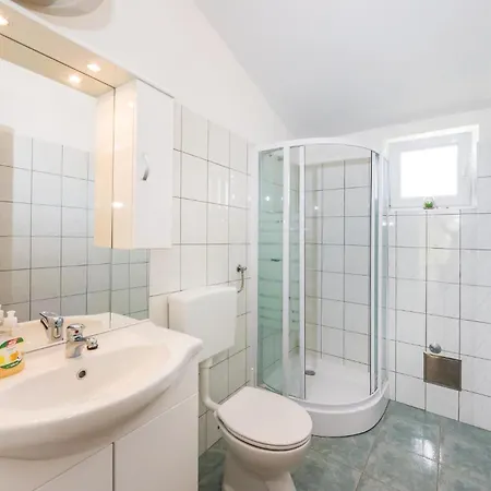 Prázdninový dům Gorgeous In Novigrad With Kitchen *