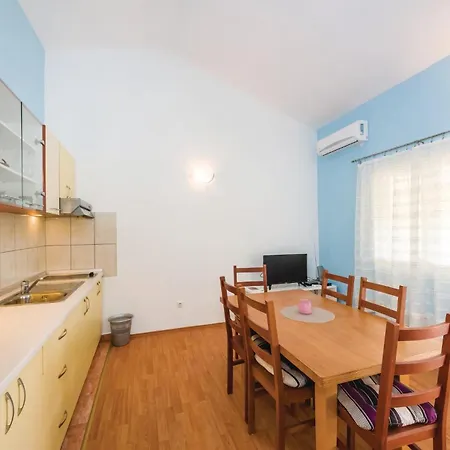 Gorgeous In Novigrad With Kitchen Prázdninový dům *